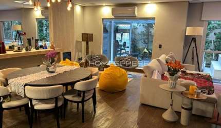 Casa em Condomínio  com 300 m², 4 quartos sendo 3 suítes à venda no bairro Panamby.