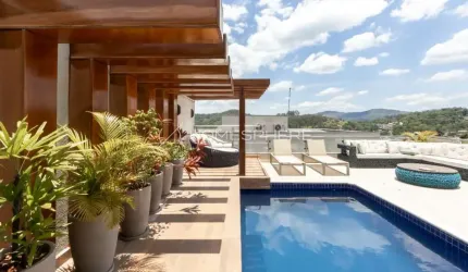 Casa de condomínio com 464 m², 4 suítes , Piscina e Studio Acústico