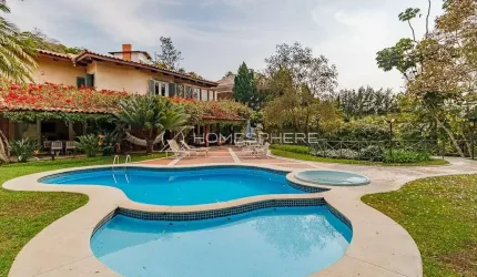 Casa de condomínio com 789 m², 4 quartos sendo 4 suítes à venda no bairro Tamboré.