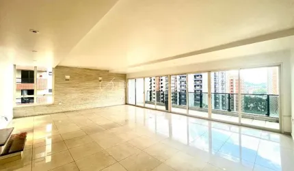 Apartamento com 282 m², 4 quartos sendo 2 suítes, 3 vagas de garagem à venda no bairro Alphaville.