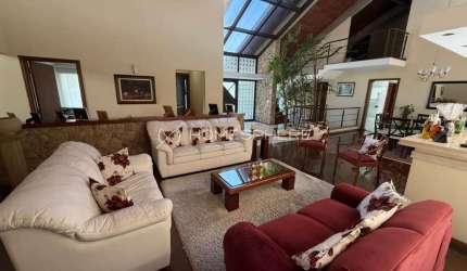 Casa de condomínio com 620 m², 4 quartos sendo 4 suítes à venda no bairro Alphaville.