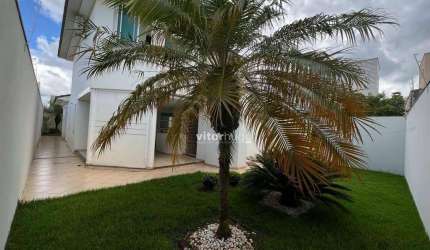 belíssimo Sobrado no Bairro Santa Mônica , 281 M², 3 quarto sendo um suite, vale a pena conferir.