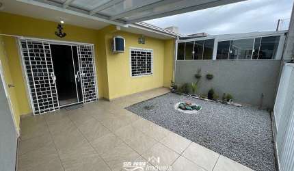 Casa Semi-Mobiliada com 2 dormitórios em Matinhos