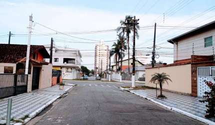 Sobrado para venda em Solemar de 375.00m² com 5 Quartos, 1 Suite e 4 Garagens