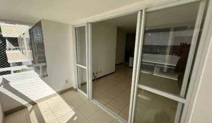 OPORTUNIDADE! Apto com 2/4, sendo 1 suíte, andar alto, prédio 100% pastilhado, venha visitar.