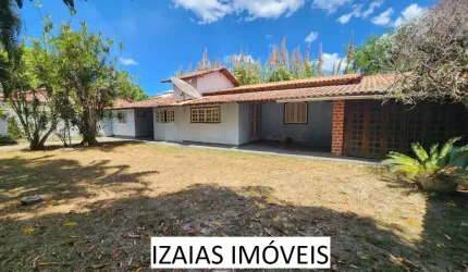 COD 422: CASA COM AMPLO TERRENO EM SAQUAREMA.