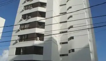 AP 3/4 UMA SUITE NO CANDEAL COM INFRA E DUAS VAGAS