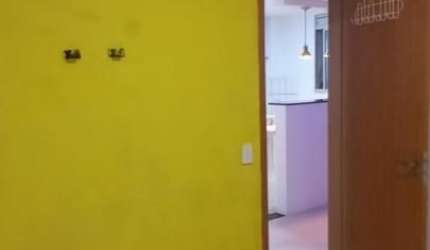 Apartamento 2/4 no Condomínio Solar das Palmeiras em Abrantes ,3º andar de escadas com vaga de estacionamento