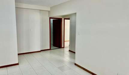 EXCELENTE APTO NA PITUBA - 2/4 SENDO UMA SUÍTE E DEPENDÊNCIA REVERTIDA PARA QUARTO.