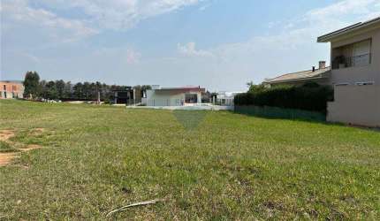 Terreno à Venda em Condomínio de Alto Padrão em Cabreúva