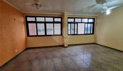 Apartamento com 3 quartos à venda ou para locação em José Menino - SP