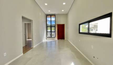 CASA COM PISCINA TRÊS DORMITÓRIOS (1SUITE) NO BELA VISTA EM PALHOÇA