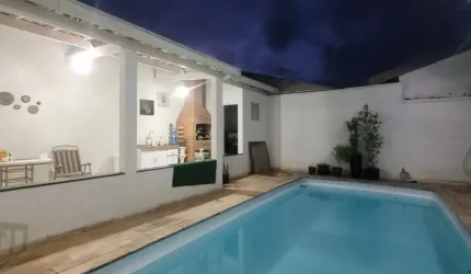 Casa térrea com 3 dormitórios- piscina no Vista Verde.
