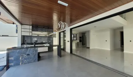 Imóvel de Alto Padrão! Sobrado com 5 Suítes Espetaculares!