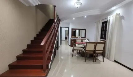 Sobrado no Jd Sul, 3 dormitórios, churrasqueira. Próximo Shibata