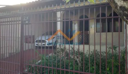 CASA DE QUATRO QUARTOS NO CARIRU