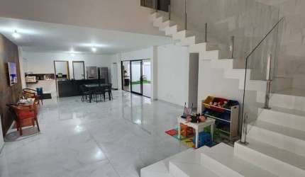 Lindíssima Casa em Condomínio fechado com 305m² em Natal RN