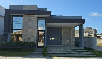 Lindíssima Casa Nova em Condomínio Fechado