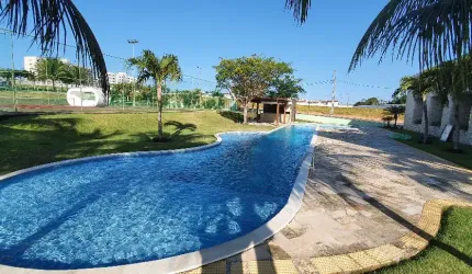 Terreno em Condomínio Fechado com Piscina