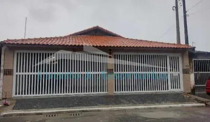 Casa de Condomínio na Vila Mirim, sendo a ultima com quintal, 02 dormitórios