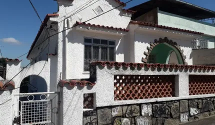 Duas Casas com 02 quartos cada- Quintino-RJ