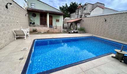 Casa térrea com 5 quartos à venda em Vila Nivi - SP