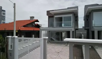 Casa com 3 quartos à venda na Rua José Milton Lopes, 367, Zona Nova, Capão da Canoa, 156 m2 por R$ 1.090.000