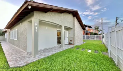 Casa com 3 quartos à venda na Rua das Rosas, 3748, Posto 4, Capão da Canoa por R$ 1.180.000