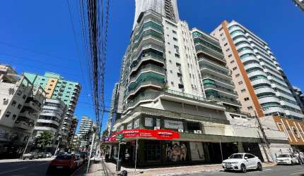 Predio frante avenida Nereu Ramos, 50m do mar...