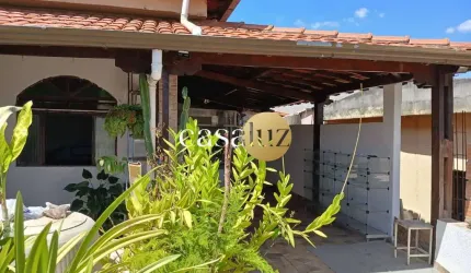 3 casas localizadas no bairro Lago Azul /Ibirité