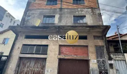 Casa de 3 pavimentos com loja localizada no bairro Eldorado /Contagem