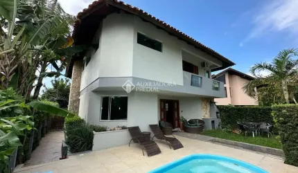 Casa com 3 quartos para alugar na Rua dos Amborés, 206, Jurerê Internacional, Florianópolis, 288 m2 por R$ 18.000