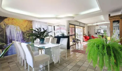Apartamento com 217m quadrados de alto padrão com 4 quartos, sendo 2 suítes + dependência completa.