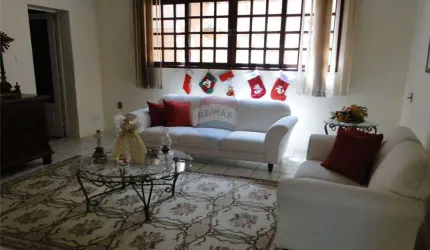 Essa excelente casa está estrategicamente localizada no bairro do Hipódromo. Próximo á Praça do Hipódromo.