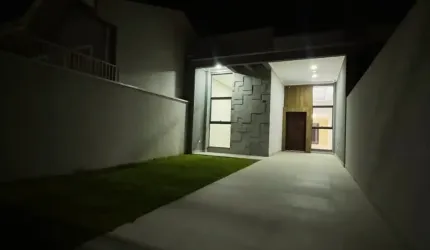 Linda casa com excelente acabamento