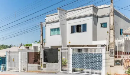 SOBRADO COM SOBRA DE TERRENO A POUCAS QUADRAS DO CENTRO