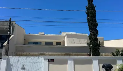 Excelente casa no litoral