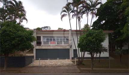 Casa térrea com 3 quartos à venda ou para locação em Caxingui - SP