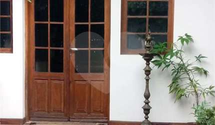 Casa térrea com 4 quartos à venda em Jardim Leonor - SP