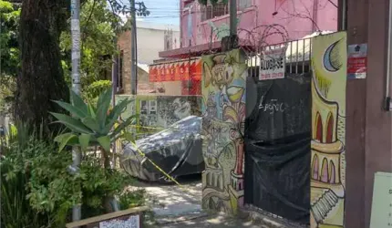 Sobrado com 4 quartos à venda ou para locação em Vila Madalena - SP