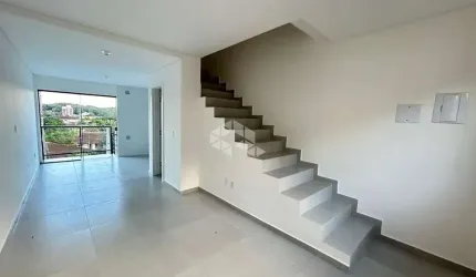 Casa geminada com 2 suítes no bairro Anita Garibaldi