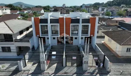 CASA GEMINADA A VENDA 3 QUARTOS SENDO 1 SUÍTE NO FLORESTA