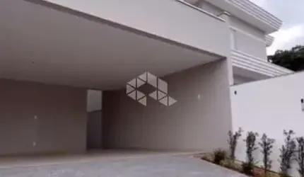 CASA A VENDA COM 4 QUARTOS SENDO 2 SUÍTES NO BAIRRO GLÓRIA