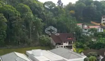 CASA A VENDA COM 4 QUARTOS, 2 SUÍTES - GLORIA