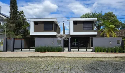 CASAS COM 4 SUÍTES A VENDA NO SAGUAÇU