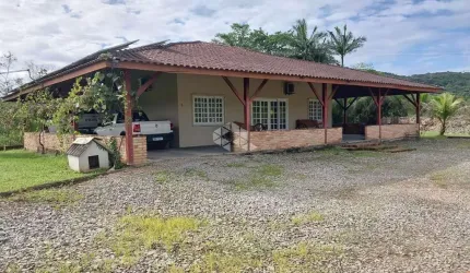 Terreno industrial em Joinville com uma casa de apoio vde 300 metros quadrados!
