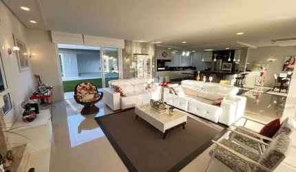 Sobrado à venda, com 4 quartos/dormitórios, 2 vagas/box, no condomínio Malibu, Xangri-Lá/RS