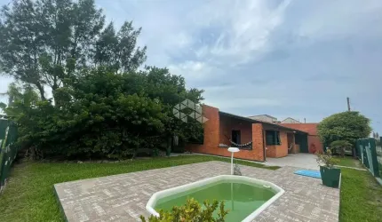 Casa à venda no Centro de Xangri-Lá com 4 quartos(1 suíte)