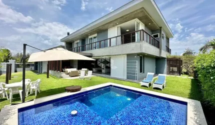 Casa sobrado, 5 suítes, suite master com 40m², terreno 24x30, piscina , em Atlântida /Xangri-lá