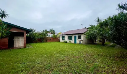 Casa térrea 03quartos/dormitórios e 02 vagas/box em Atlântida!